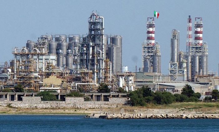 Il Governo salvi la chimica dalle follie del Green Deal Il Governo salvi la chimica dalle follie del Green Deal