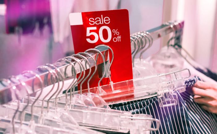 Saldi, domani ultimo giorno ma il bilancio è amaro: vendono meno sette negozi su dieci