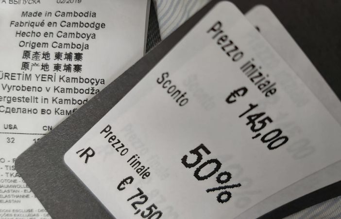 La delocalizzazione dei prodotti del tessile deve essere disincentivata con pesanti dazi sulle merci di qualità. Di Giuseppe Chiaradia* La delocalizzazione dei prodotti del tessile deve essere disincentivata con pesanti dazi sulle merci di qualità. Di Giuseppe Chiaradia*