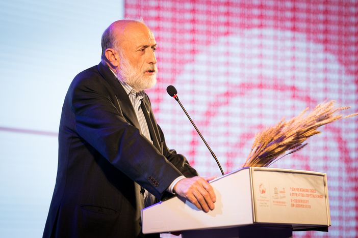 Addio a Carlin Petrini, il fondatore di Slow Food aveva 76 anni Addio a Carlin Petrini, il fondatore di Slow Food aveva 76 anni
