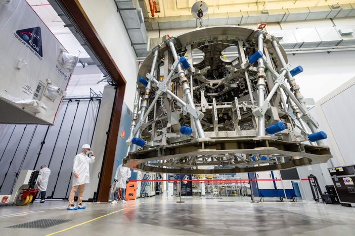 Una volta completate le diverse attività e verifiche funzionali, ESM4 verrà inviato al Kennedy Space Center, in Florida (USA). Una volta completate le diverse attività e verifiche funzionali, ESM4 verrà inviato al Kennedy Space Center, in Florida (USA).