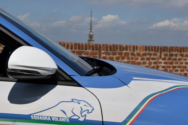 Aggredisce due donne in centro, arrestato per violenza sessuale e rapina Aggredisce due donne in centro, arrestato per violenza sessuale e rapina