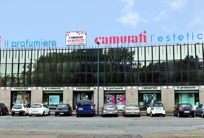 Camurati Profumi: un “aroma” di caos e contraddizioni Camurati Profumi: un “aroma” di caos e contraddizioni