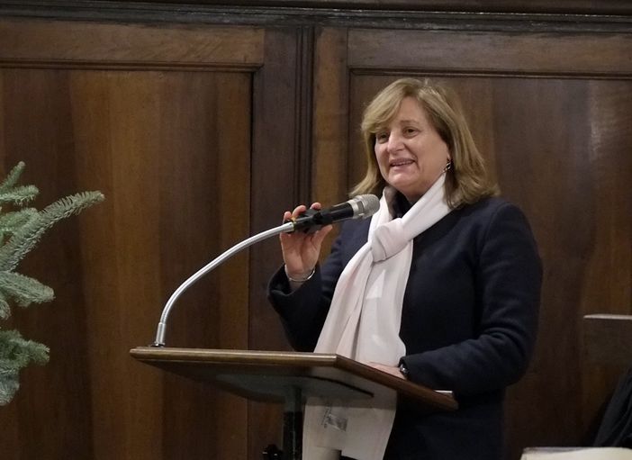 Gianna che sostiene tesi e illusioni per le elezioni regionali Gianna che sostiene tesi e illusioni per le elezioni regionali