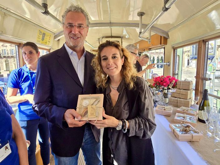 A Torino debutta "Tram e Zino", il gusto viaggia sulle rotaie A Torino debutta "Tram e Zino", il gusto viaggia sulle rotaie