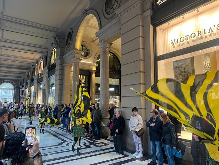 San Giovanni 2024, dalla sfilata storica (sotto la pioggia) ai fuochi del 24 giugno: Torino nel pieno della festa e il Toro cade verso Porta Nuova San Giovanni 2024, dalla sfilata storica (sotto la pioggia) ai fuochi del 24 giugno: Torino nel pieno della festa e il Toro cade verso Porta Nuova