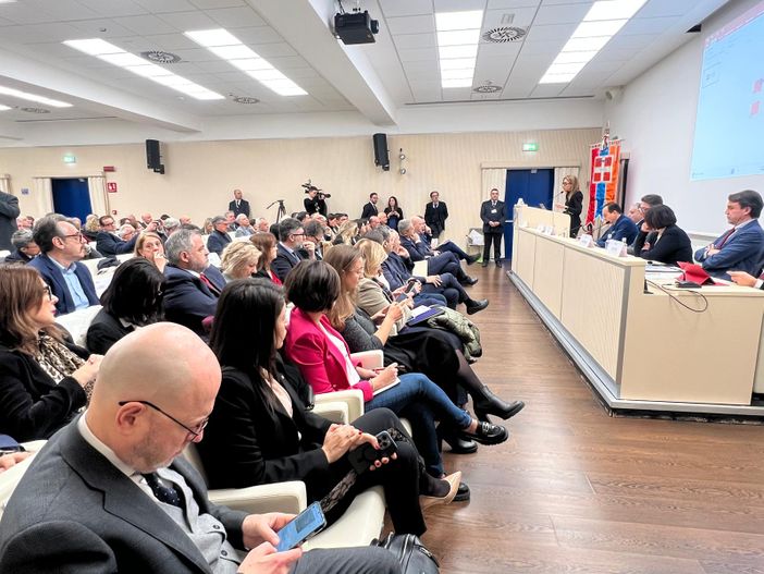 Regione Piemonte presenta il Fondo Formazione Occupazione: 20 milioni di euro per i lavoratori di aziende in crisi Regione Piemonte presenta il Fondo Formazione Occupazione: 20 milioni di euro per i lavoratori di aziende in crisi