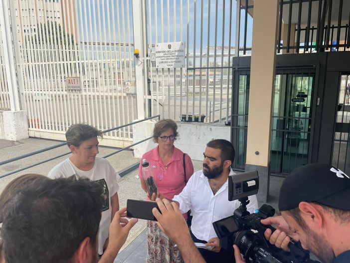 "Blatte, docce rotte e cedimenti strutturali. Senza svuotamenti, pene e percorsi alternativi non aiuteremo il carcere di Torino a voltare pagina" "Blatte, docce rotte e cedimenti strutturali. Senza svuotamenti, pene e percorsi alternativi non aiuteremo il carcere di Torino a voltare pagina"