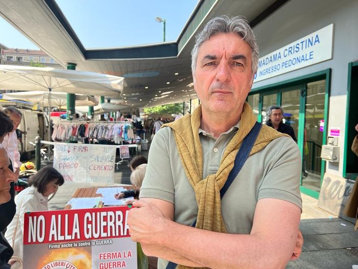 Raccolta firme contro l'invio di armi [video]