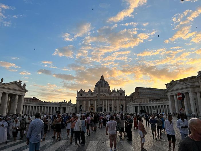 Cardinale Bagnasco: la politica dell'accoglienza nasce dal riconoscimento da parte dell'Europa delle proprie radici cristiane