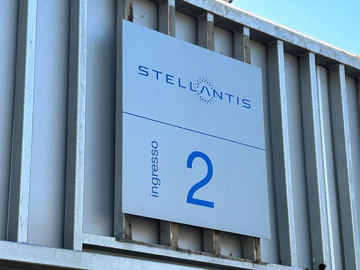 Fiom: “Rimane aperta la domanda: Stellantis  investe o chiude? Ci confrontiamo se i 6 miliardi  garantiscono la produzione in tutti gli stabilimenti”
