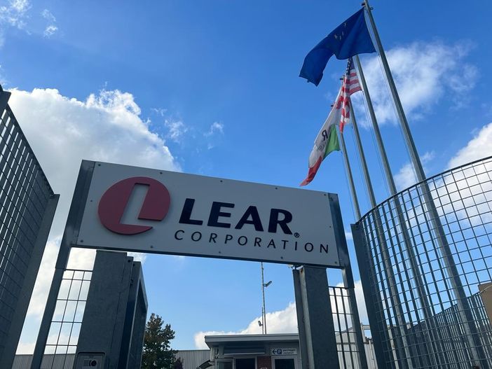 Lear, ancora un nulla di fatto: l'azienda vuole aspettare i risultati del tavolo automotive. I sindacati: “Si assuma le sue responsabilità”