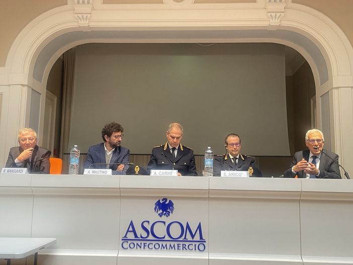 Forze dell'ordine e operatori dei locali notturni al tavolo di confronto organizzato da Epat Ascom e Silb. La volontà di cooperare su programmi di sensibilizzazione diretti ai giovanissimi