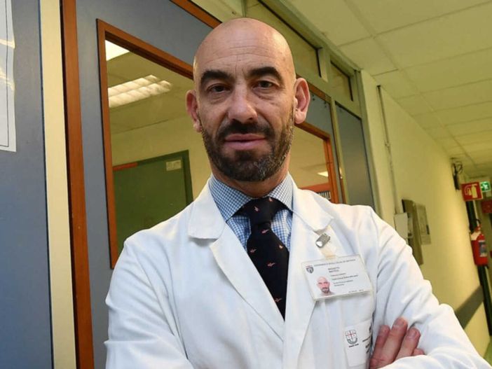 Oltre 100 medici chiedono procedimento disciplinare per Bassetti, lui risponde: li denuncio uno per uno