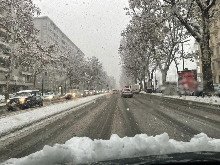 Giovedì arriva (forse) la neve a Torino, temperature in diminuzione e gelate notturne. In città pronto il Piano neve Giovedì arriva (forse) la neve a Torino, temperature in diminuzione e gelate notturne. In città pronto il Piano neve