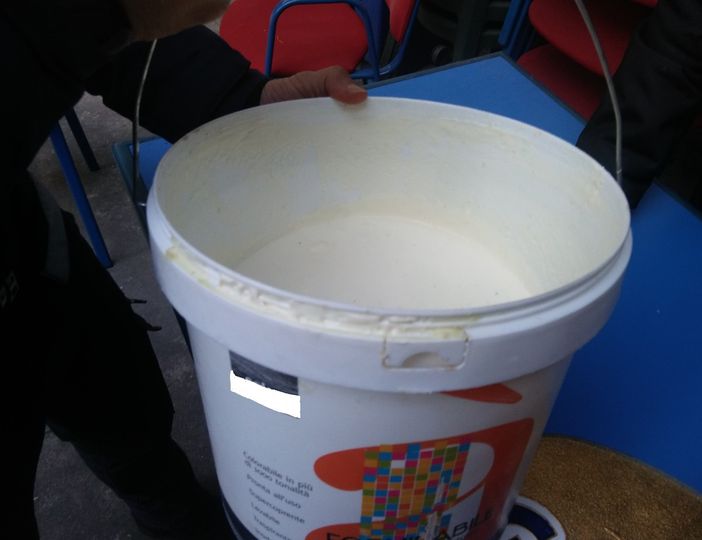 Doveva essere vernice invece era  yogurt: indagato kebabbaro Doveva essere vernice invece era  yogurt: indagato kebabbaro