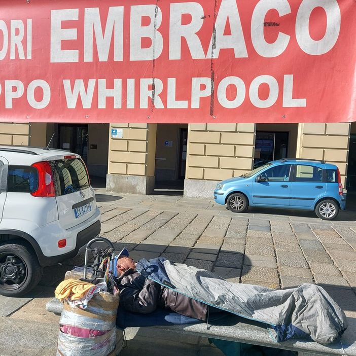 Lavoratori ex Embraco: “Mise batti un colpo”. E Mattarella è invitato alla tenda del lavoro Lavoratori ex Embraco: “Mise batti un colpo”. E Mattarella è invitato alla tenda del lavoro