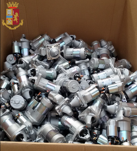 Ricettazione internazionale di autoricambi, intercettata a Rivoli maxispedizione pronta a partire