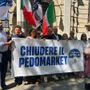 Fa violenza a una tredicenne ma è dispiaciuto: libero dopo due giorni. Flash mob di FdI [video]