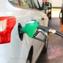 Caro carburanti e "effetto ENI", i prezzi scendono ma di poco Caro carburanti e "effetto ENI", i prezzi scendono ma di poco
