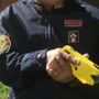 Niente taser per la Municipale di Torino, le critiche di FdI