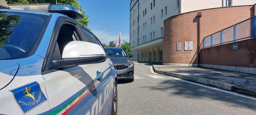 Uso dei telefoni alla guida e cinture di sicurezza non allacciate: in una settimana 78 patenti ritirate e 2160 punti decurtati Uso dei telefoni alla guida e cinture di sicurezza non allacciate: in una settimana 78 patenti ritirate e 2160 punti decurtati