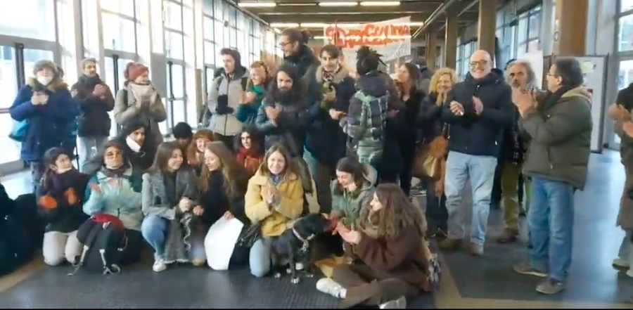 Protesta degli studenti torinesi No Green Pass, si è spostata a Palazzo Nuovo[video]