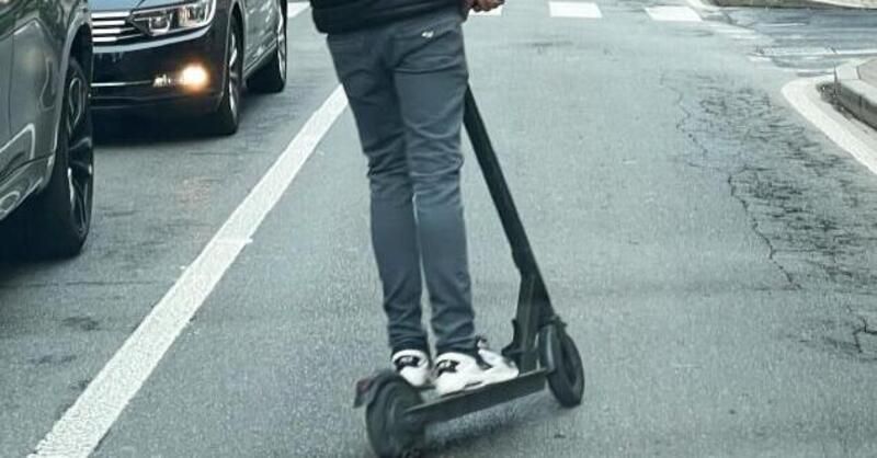 Rapine in monopattino, la polizia arresta un ventenne tunisino Rapine in monopattino, la polizia arresta un ventenne tunisino