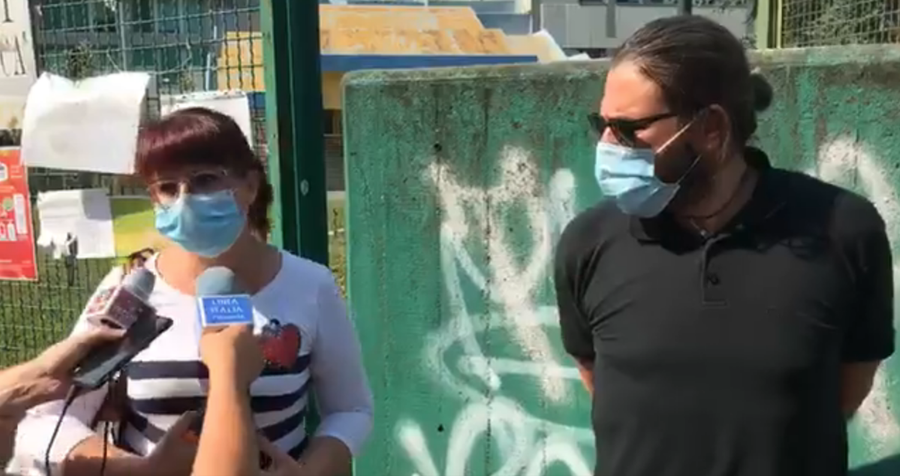 Primo giorno di scuola all' IC Alvaro-Gobetti di Torino. Ecco come hanno vissuto questa mattina i genitori dei bimbi delle elementari.