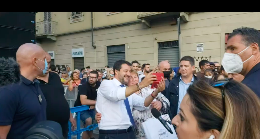 Salvini a Torino: "La Lega è con le periferie" Salvini a Torino: "La Lega è con le periferie"