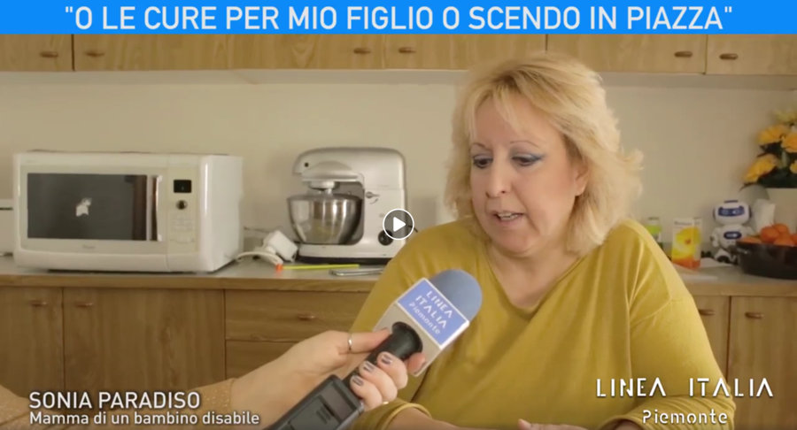 "O le cure per mio figlio o scendo in piazza" "O le cure per mio figlio o scendo in piazza"