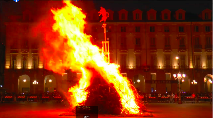 San Giovanni 2022, il tradizionale Farò in piazza Castello a Torino