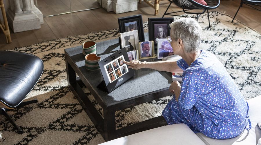 Soli e tristi, incollati a ignobili schermi: che vita è? Di Riccardo Ruggeri* Soli e tristi, incollati a ignobili schermi: che vita è? Di Riccardo Ruggeri*