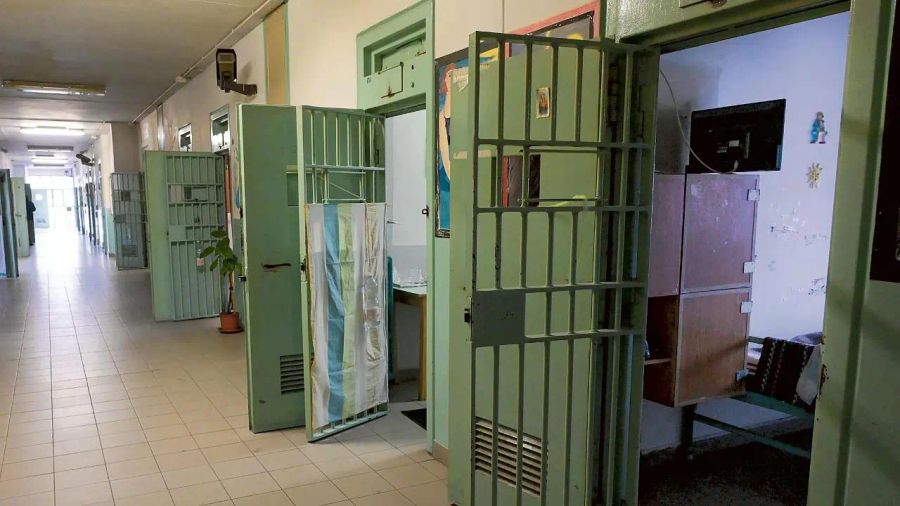 Vercelli, ancora un'aggressione a un poliziotto, il sindacato: “Non si può lavorare così, venga il sottosegretario alla giustizia”