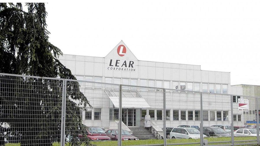 Il futuro della Lear dipende da una incerta commessa di Stellantis ma gli esuberi restano e il 20 scadono gli ammortizzatori Il futuro della Lear dipende da una incerta commessa di Stellantis ma gli esuberi restano e il 20 scadono gli ammortizzatori