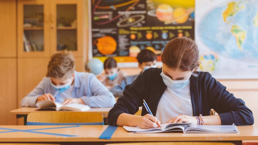 Scuole piemontesi, aumentano focolai e quarantene ma in misura contenuta. Studenti 12-19 anni anni: al 67,6%  vaccinati con due dosi