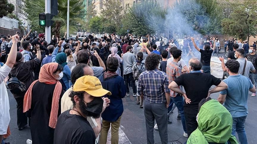 Alla fine la rivoluzione del popolo in Iran non c'è stata. Ma quelli che protestavano erano figli dei patrizi o dei plebei? Di Riccardo Ruggeri* Alla fine la rivoluzione del popolo in Iran non c'è stata. Ma quelli che protestavano erano figli dei patrizi o dei plebei? Di Riccardo Ruggeri*