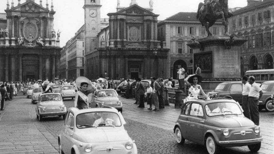 L'auto privata? Solo per pochi e saremo tutti più poveri: i costi, nascosti, della transizione elettrica L'auto privata? Solo per pochi e saremo tutti più poveri: i costi, nascosti, della transizione elettrica