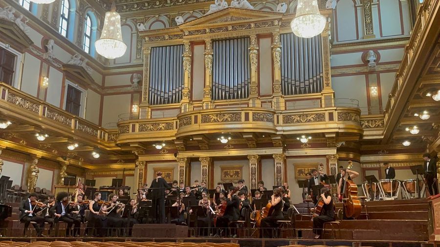 Successo per l'Italia al Musikverain di Vienna: l'orchestra Magister Harmoniae di Grugliasco, unica italiana, vince il “Summa Cum Laude”, il più importante Festival mondiale di musica giovanile per orchestre e cori Successo per l'Italia al Musikverain di Vienna: l'orchestra Magister Harmoniae di Grugliasco, unica italiana, vince il “Summa Cum Laude”, il più importante Festival mondiale di musica giovanile per orchestre e cori