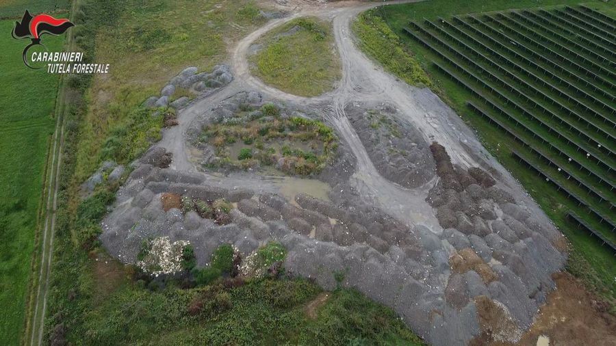 Smaltimento illecito di rifiuti, sequestrati 65 mila metri quadri di terreno