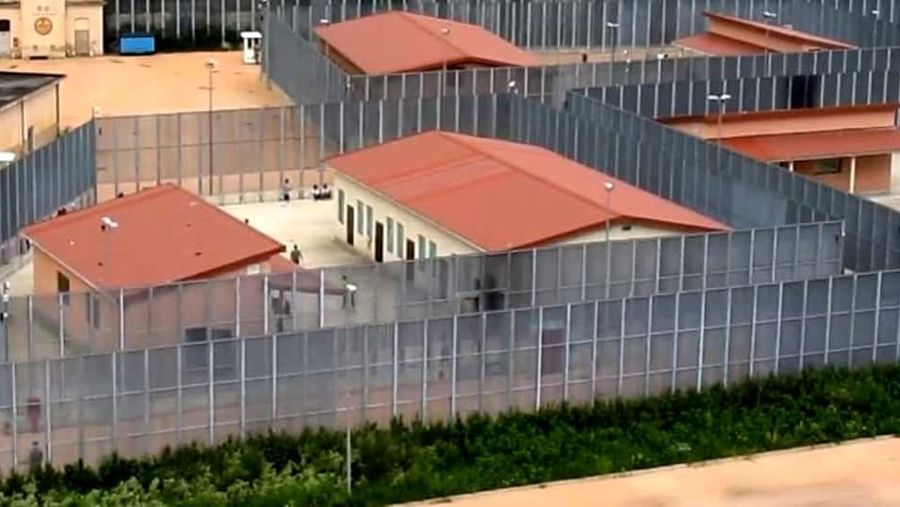 Sopralluogo al CPR di via Mazzarello, per AVS «troppi i giovanissimi e le persone che risiedono in Italia ormai da anni»