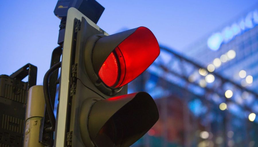 Passaggio col rosso, niente multa se il Comune non prova che il rilevatore automatico è omologato. Di Carlo Manacorda* Passaggio col rosso, niente multa se il Comune non prova che il rilevatore automatico è omologato. Di Carlo Manacorda*