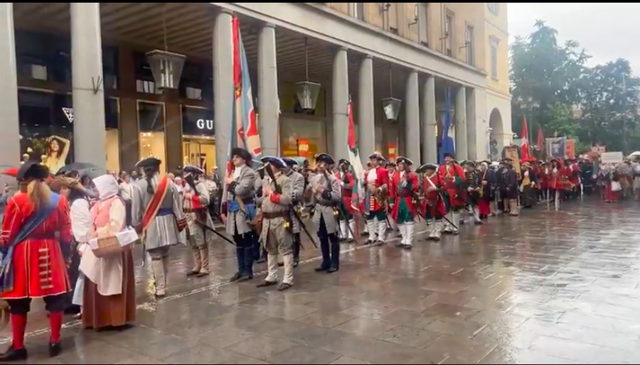 La sfilata dei gruppi storici per la festa di San Giovanni, patrono di Torino [video]