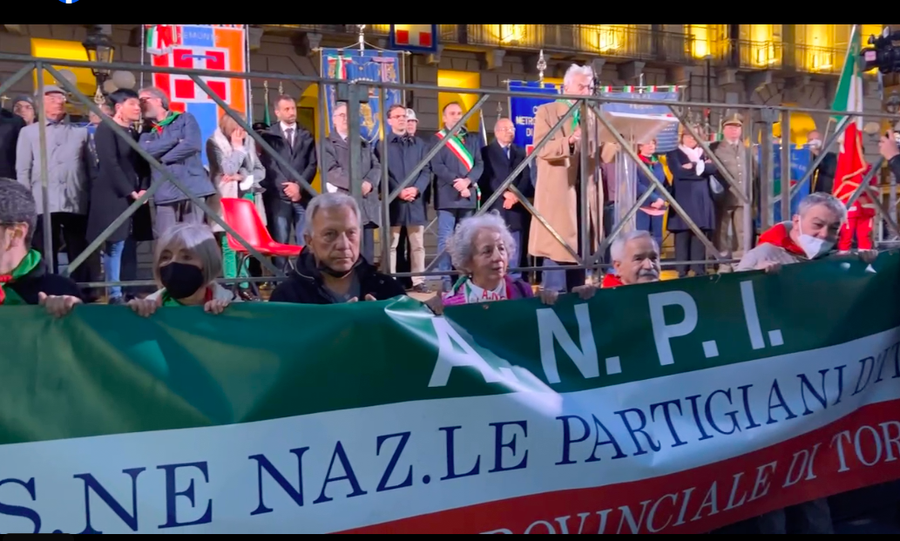 25 Aprile Festa della Liberazione:  a Torino fiaccolata con corteo