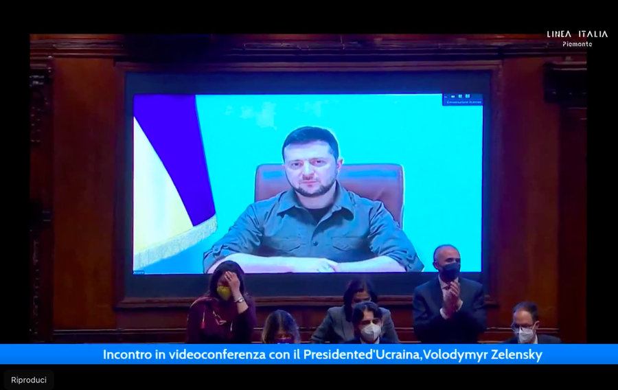 Il presidente ucraino Zelensky in videoconferenza al Parlamento italiano “emozionale”: bambini, famiglia, pace. Draghi: siamo pronti a fare di più Il presidente ucraino Zelensky in videoconferenza al Parlamento italiano “emozionale”: bambini, famiglia, pace. Draghi: siamo pronti a fare di più