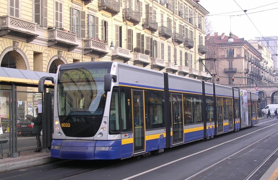 Dal 1° ottobre a Torino aumenti fino a 2 euro per il biglietto dei mezzi pubblici