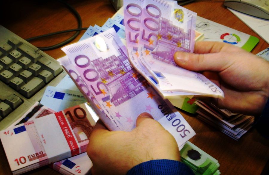 Economia in terapia intensiva, il quadro italiano. Di Carlo Manacorda* Economia in terapia intensiva, il quadro italiano. Di Carlo Manacorda*