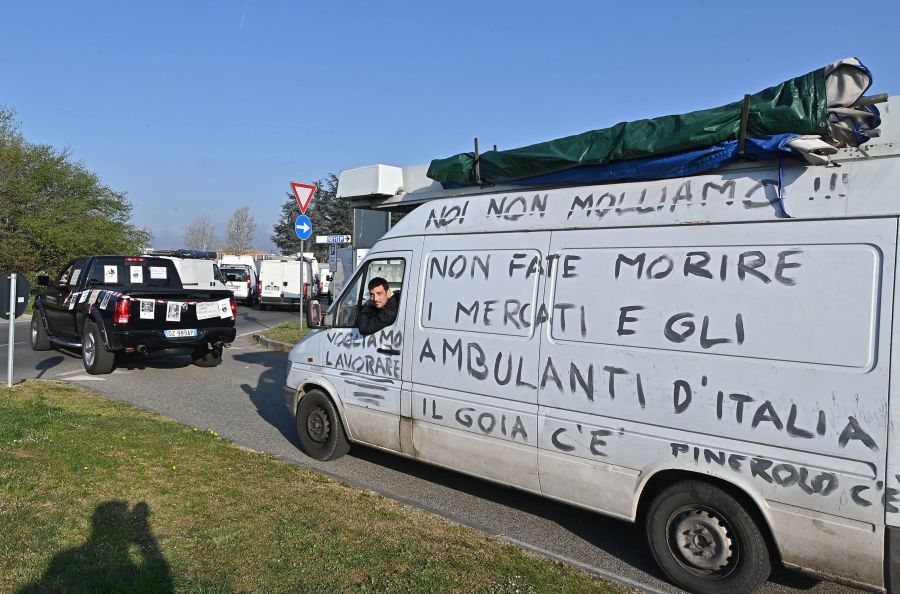 Gli ambulanti scendono in piazza il 4 settembre a Torino anche contro il blocco del traffico: “Ne va della nostra sopravvivenza”