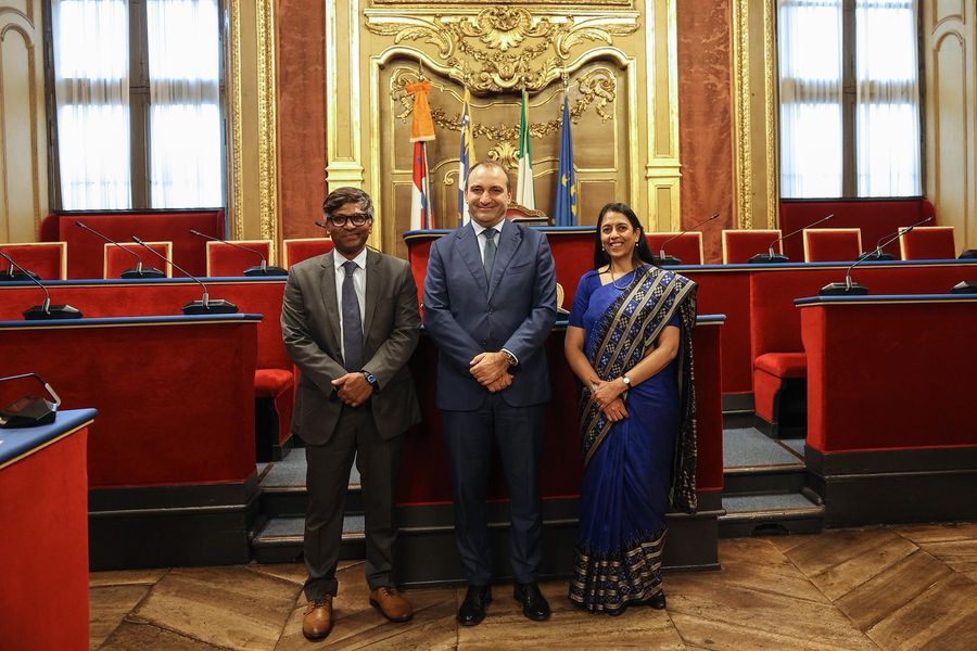 Iveco, l'ambasciatrice indiana a Torino conferma la volontà del gruppo Tata di investire sullo sviluppo del territorio