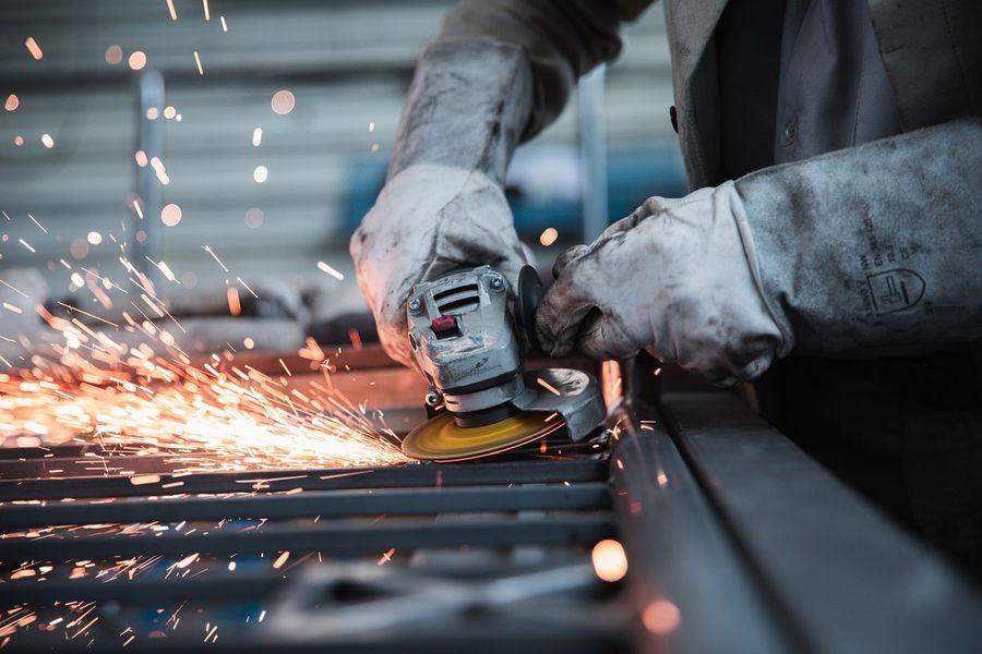 Pmi, autunno-inverno da brividi: crolla la fiducia, previsioni negative per produzione, ordini, fatturato e investimenti